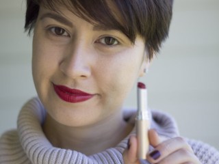 kimberlyloc wears jane iredale puremoist lipstick in margi