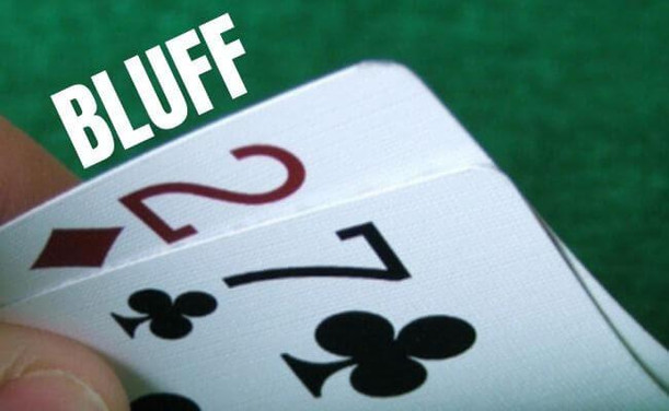 Bluff là hành động khiến đối thủ tin rằng bạn đang có một tay bài poker mạnh hơn thực tế